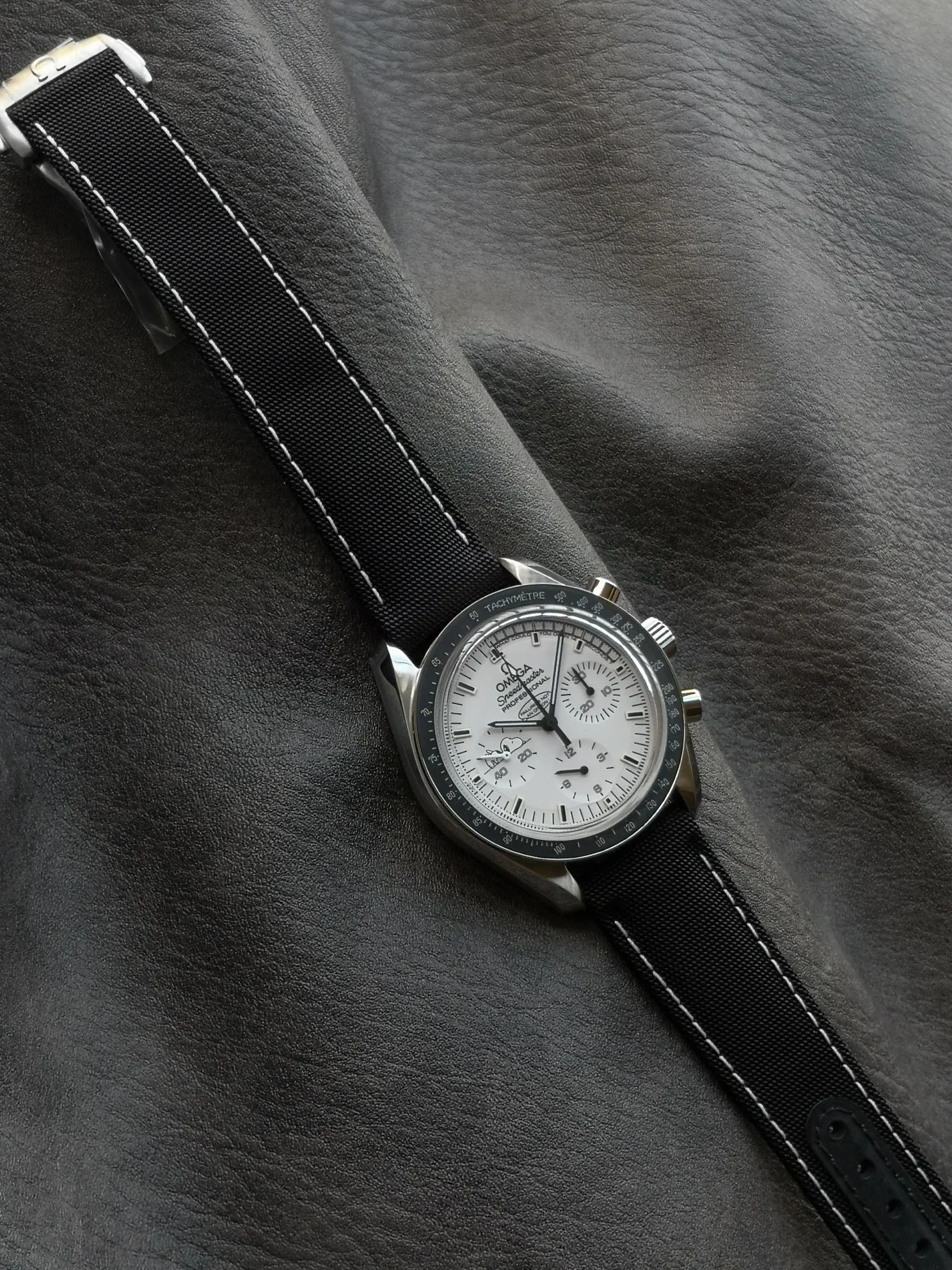 Omega Speedmaster Snoopy 311.32.42.30.04.003 — photographed off the sweep