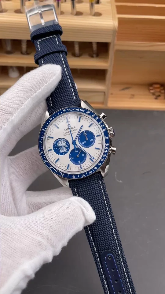 Omega Speedmaster Snoopy 42mm