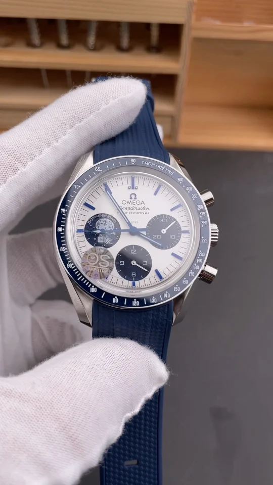 Omega Speedmaster Snoopy 42mm