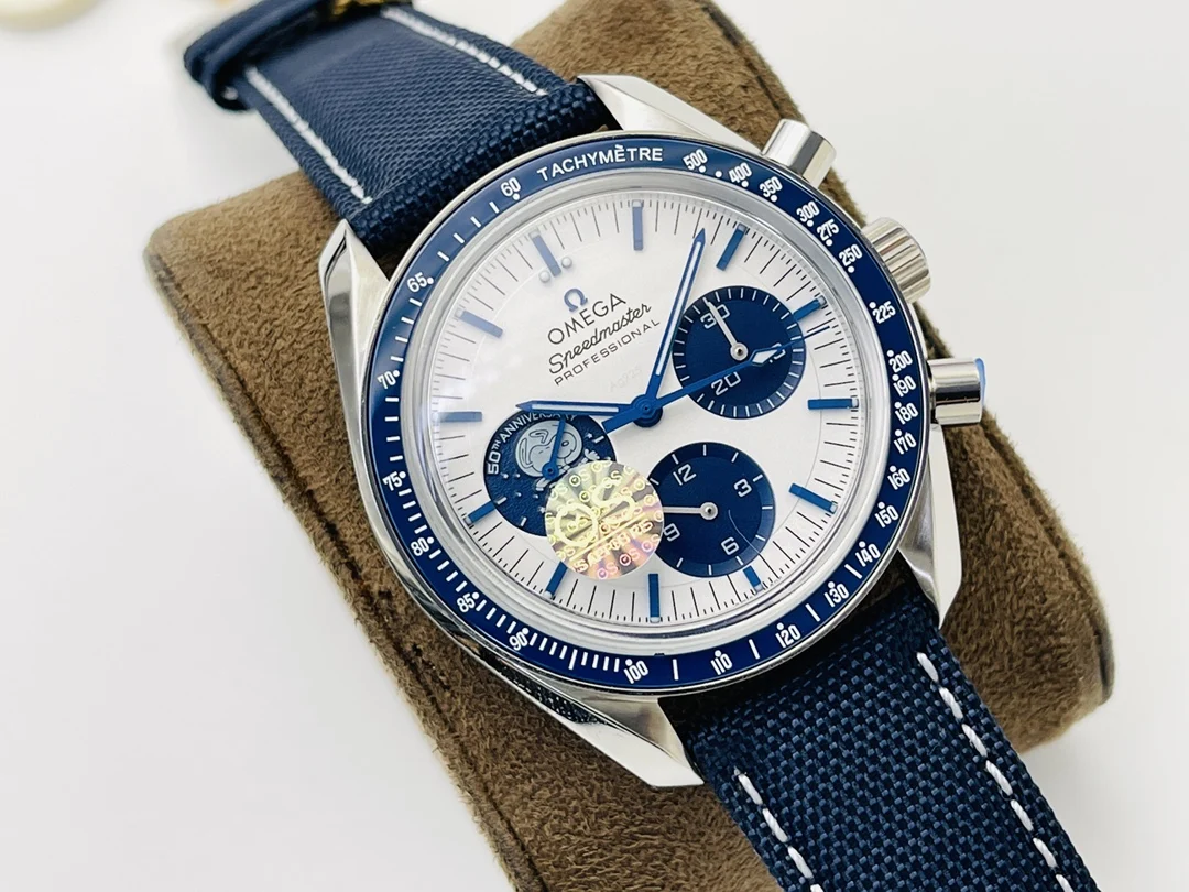 Omega Speedmaster Snoopy Blue Dial β photographed off the sweep
