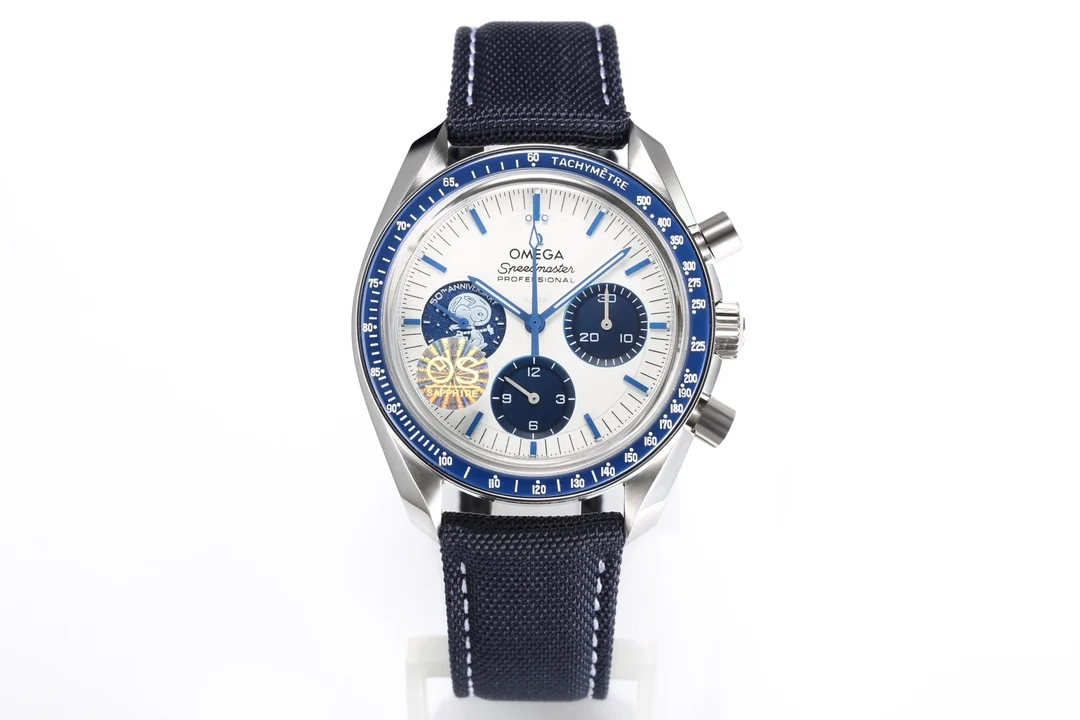 Omega Speedmaster Snoopy Ceramic Blue Dial 42mm — detail