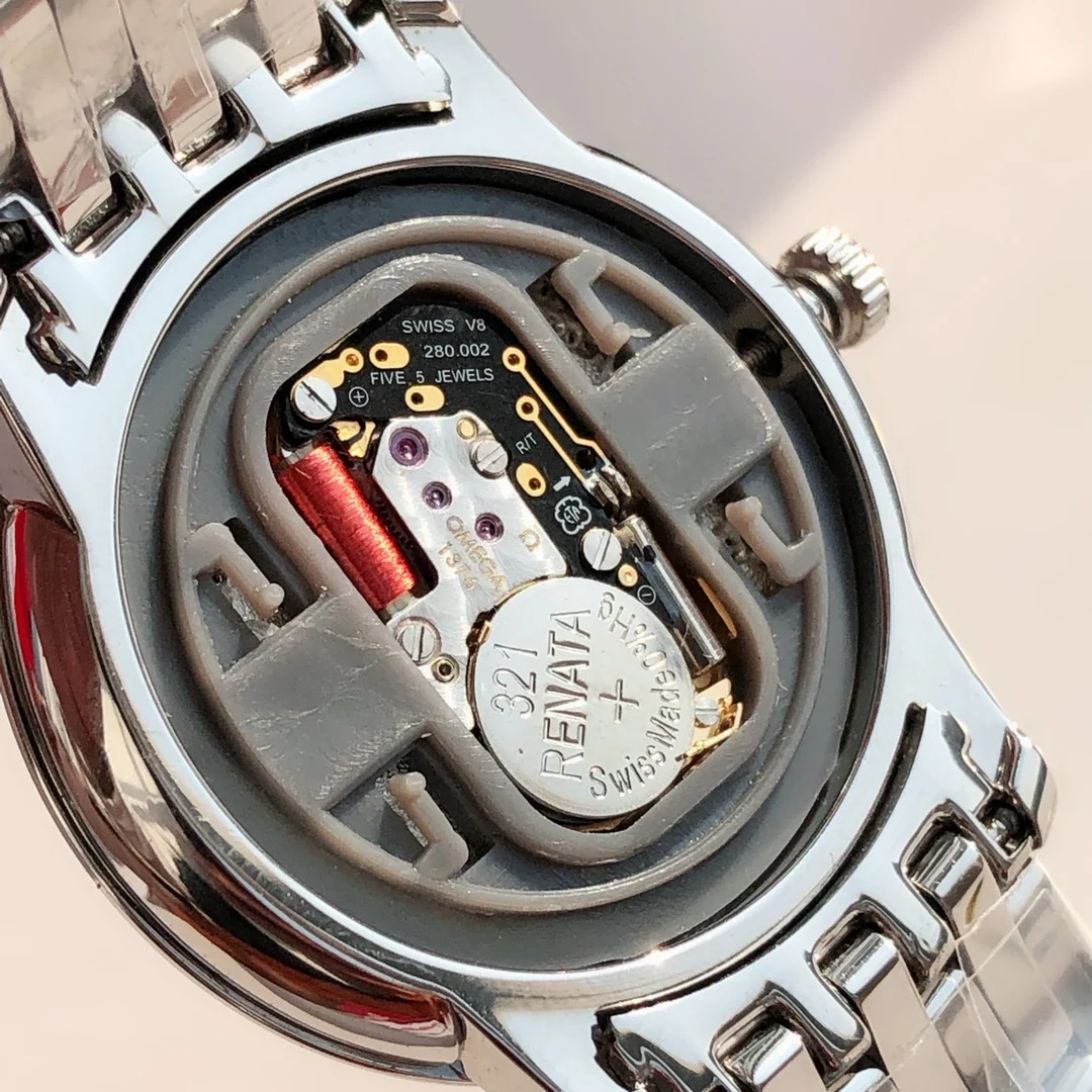 Original EAT1376 movement, 316L stainless steel strap — details — photographed off the sweep