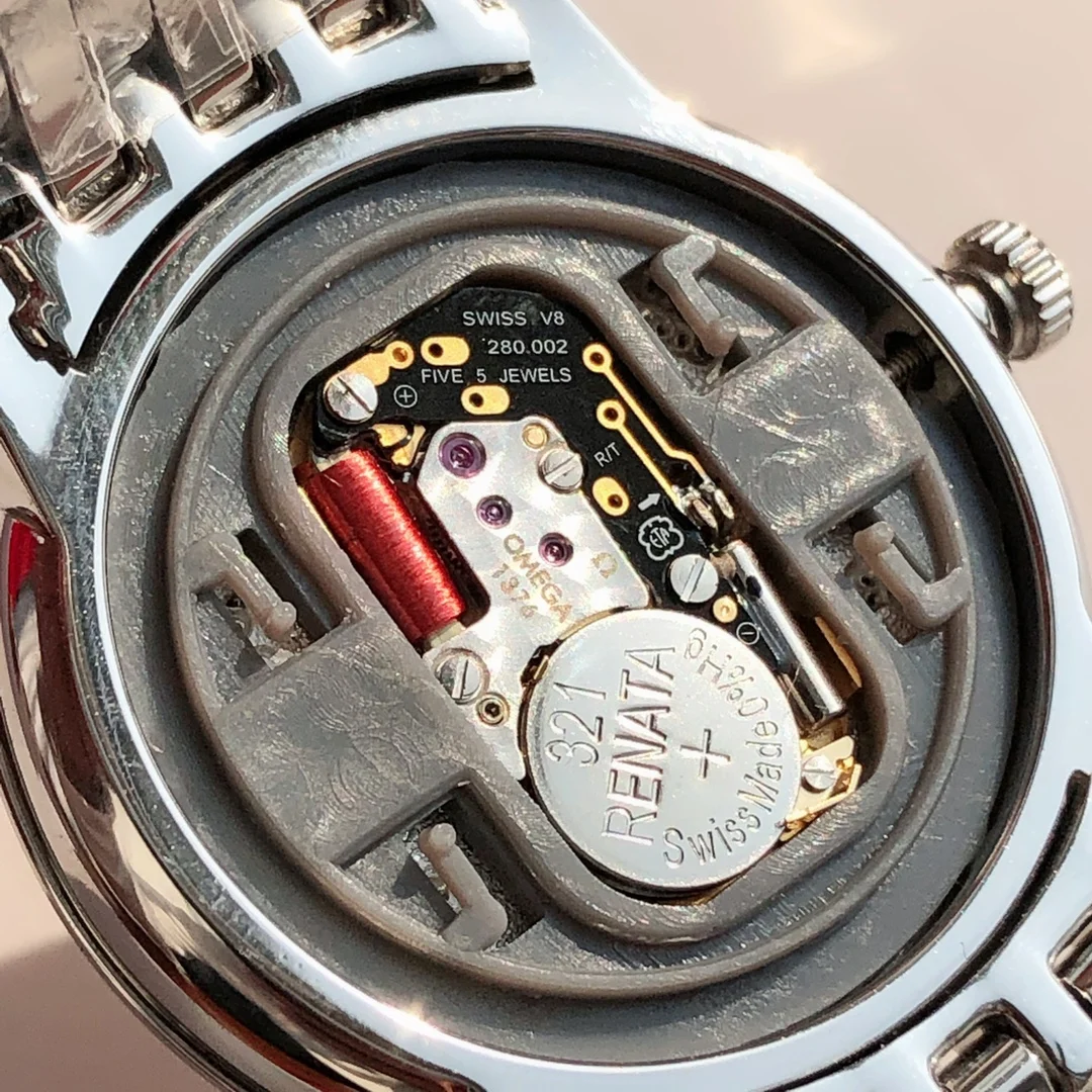 Original EAT1376 movement, 316L stainless steel strap — details — photographed off the sweep