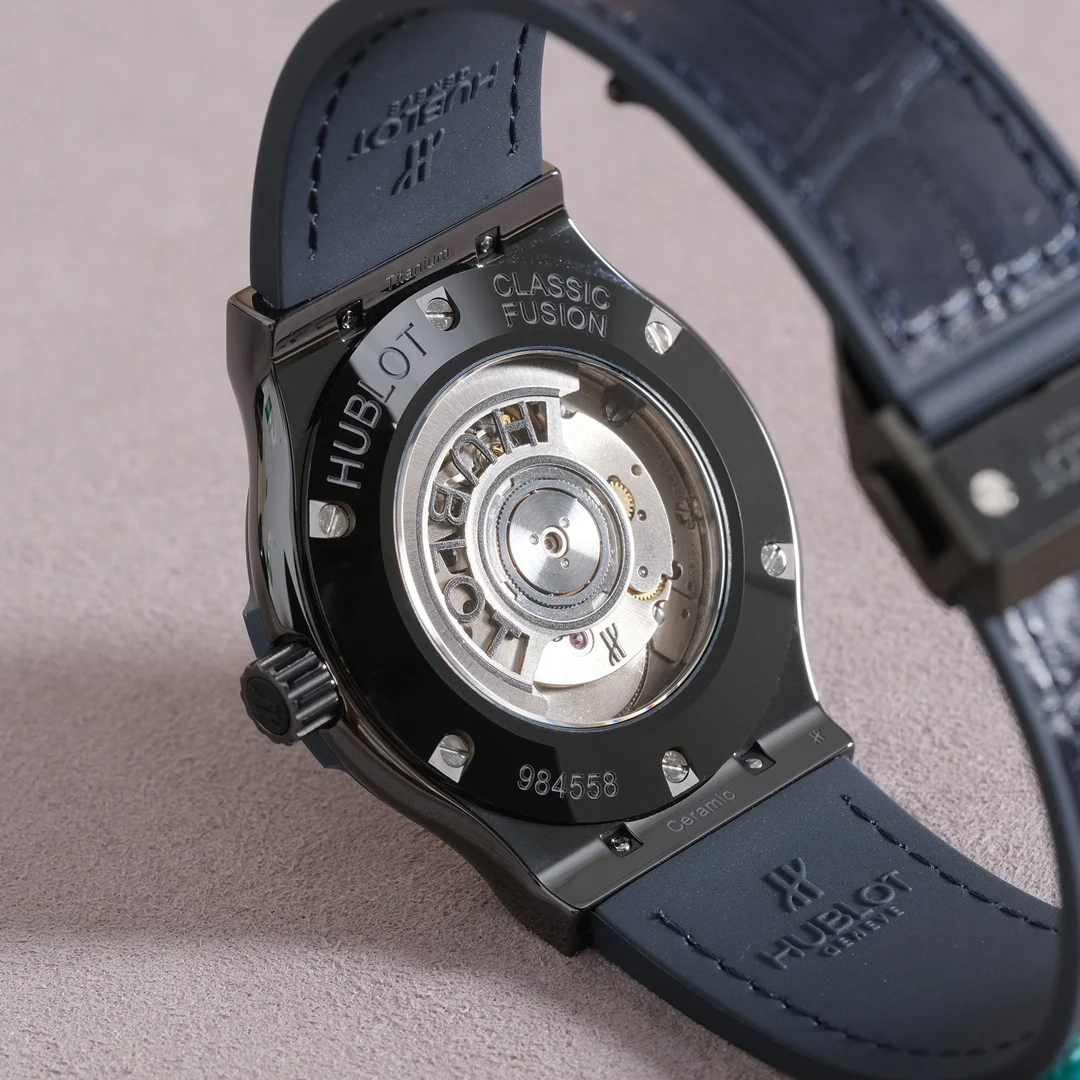 Original exhibition case back movement, identical to the original