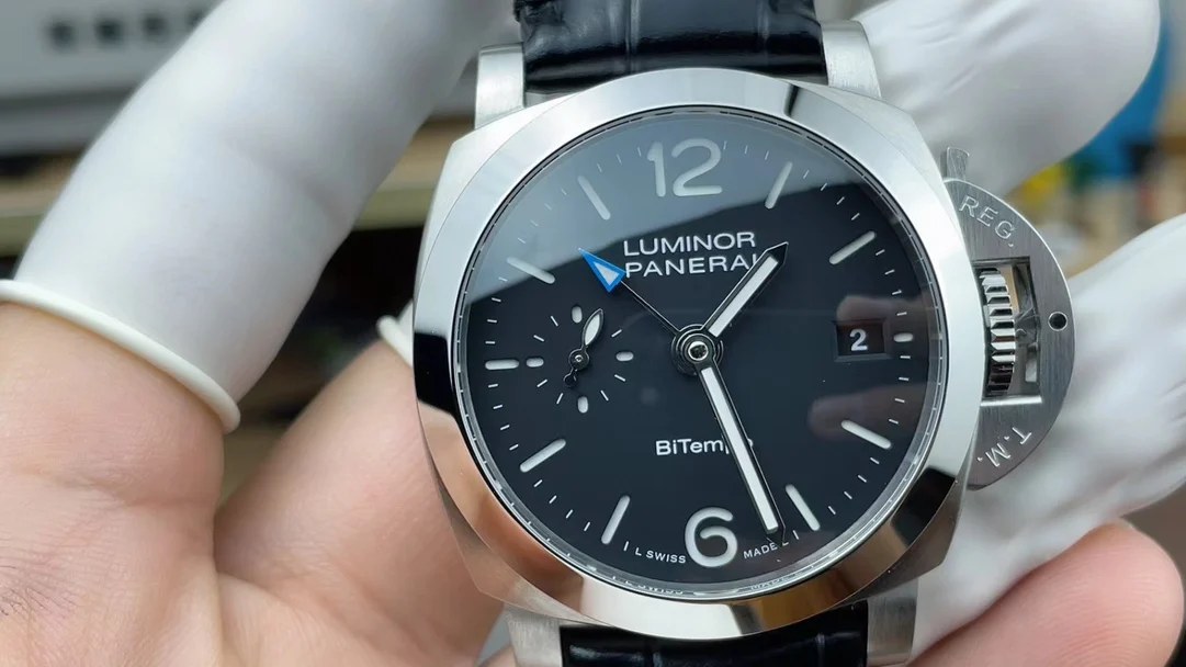 Panerai 40mm — photographed off the sweep