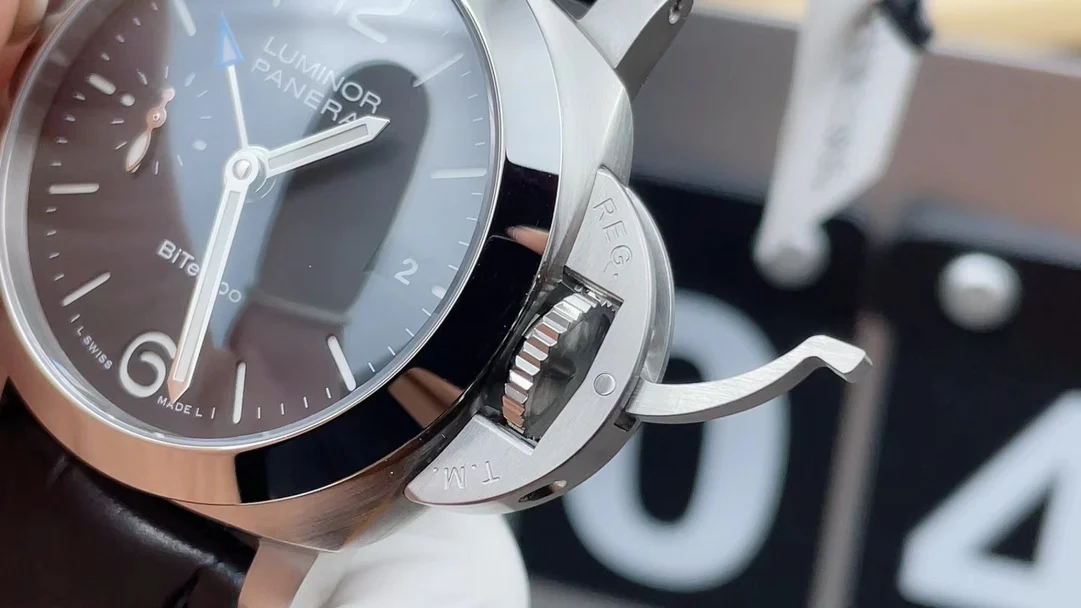 Panerai 40mm — photographed off the sweep