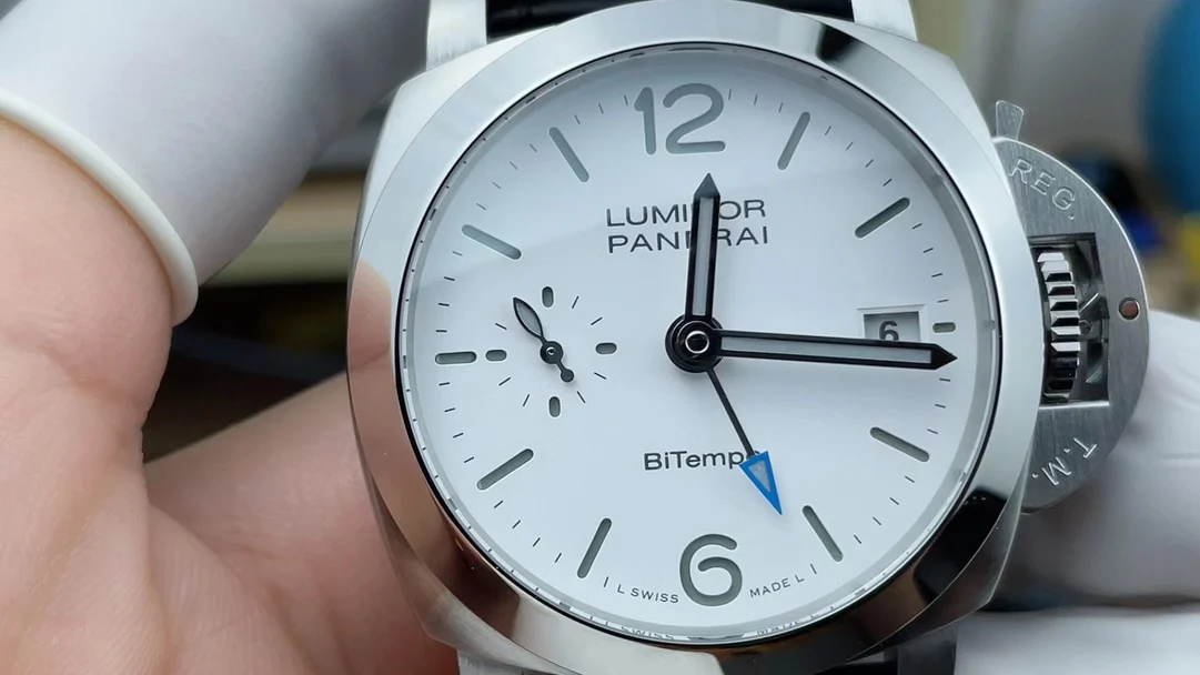 Panerai 40mm — photographed off the sweep