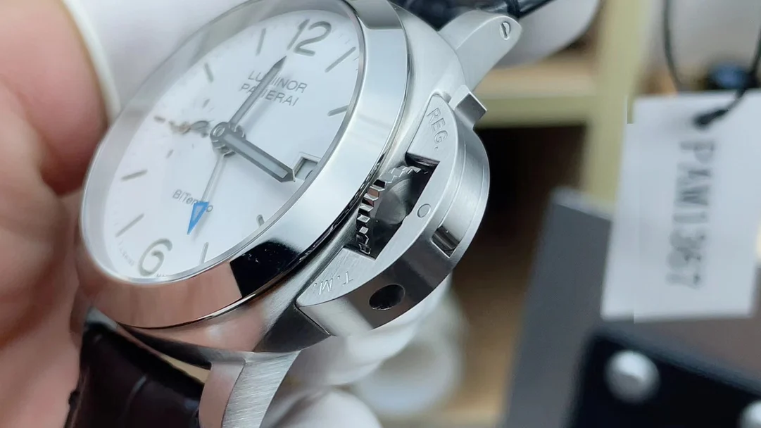 Panerai 40mm — photographed off the sweep