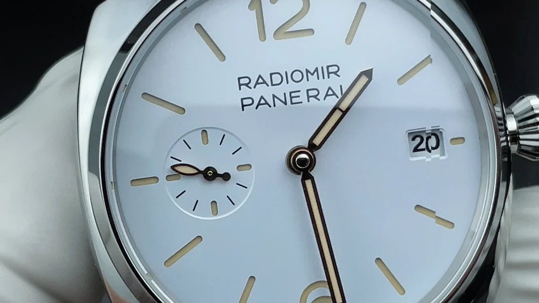Panerai 40mm — photographed off the sweep