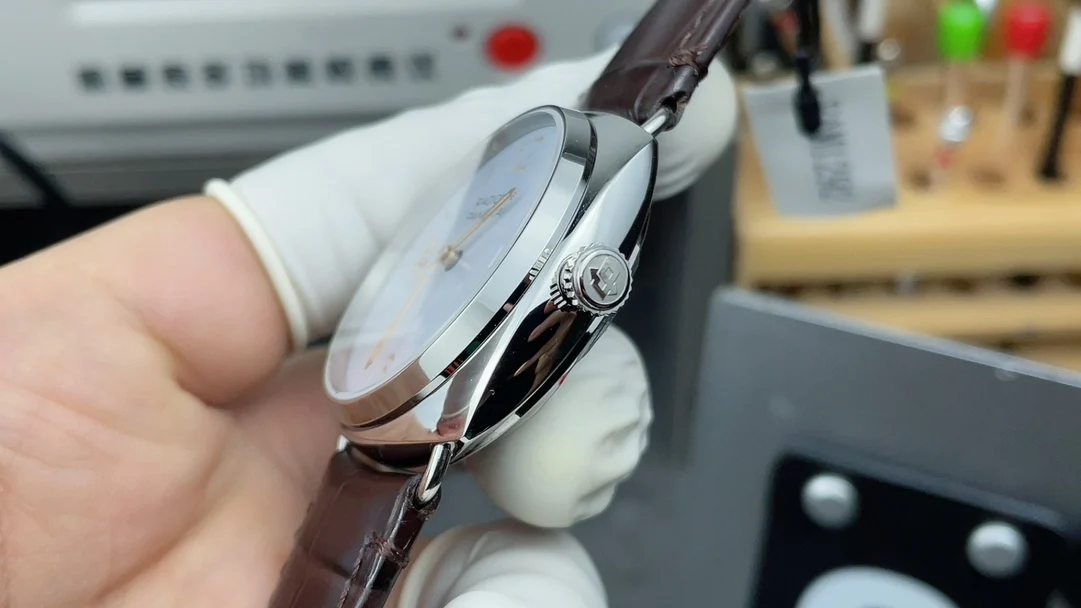 Panerai 40mm — photographed off the sweep