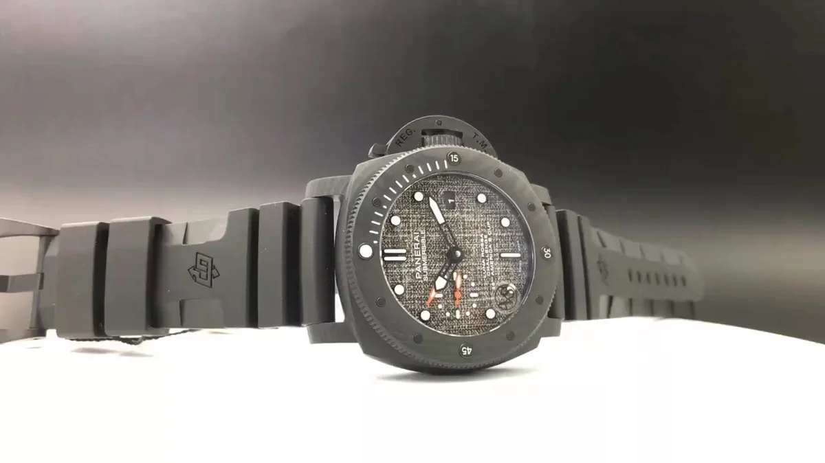 Panerai Black Dial PAM01039 47mm