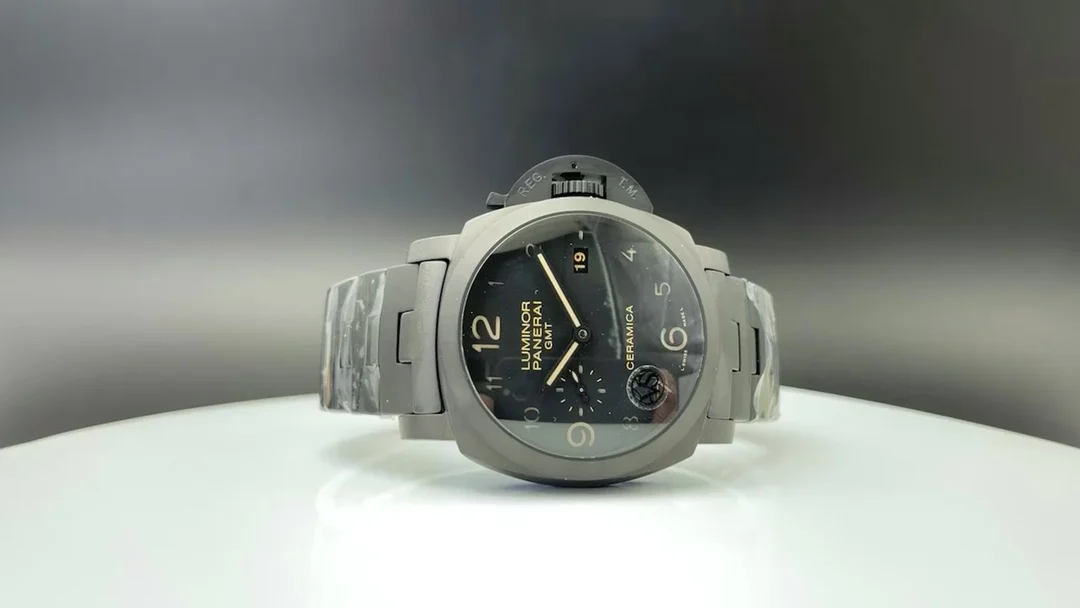 Panerai Carbon Diamond-Set — photographed off the sweep