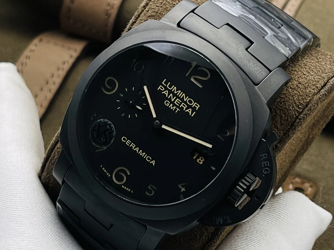 Panerai Carbon Diamond-Set — photographed off the sweep