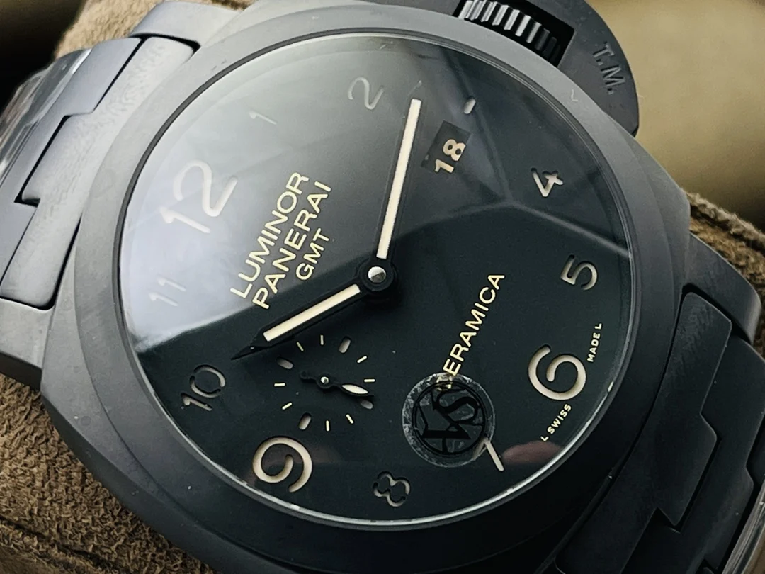 Panerai Carbon Diamond-Set — photographed off the sweep