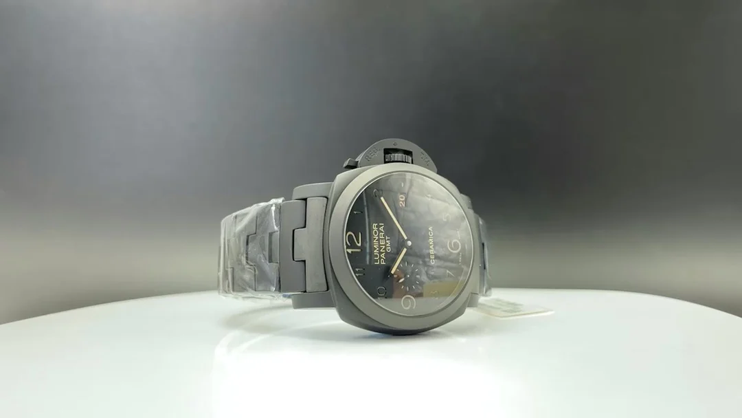 Panerai Carbon Diamond-Set — photographed off the sweep