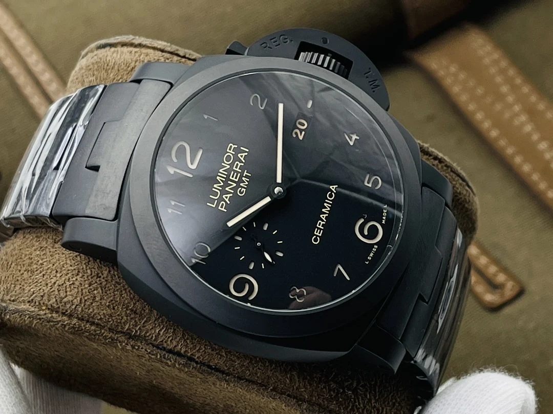 Panerai Carbon Diamond-Set — photographed off the sweep