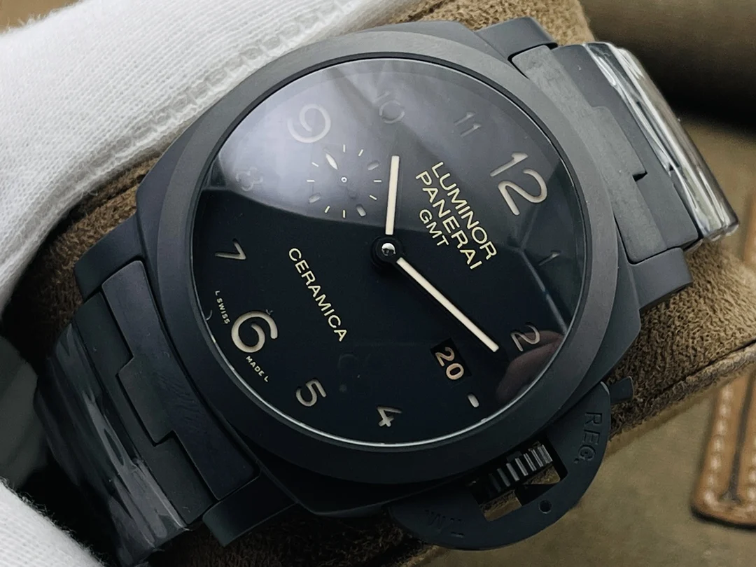 Panerai Carbon Diamond-Set — photographed off the sweep