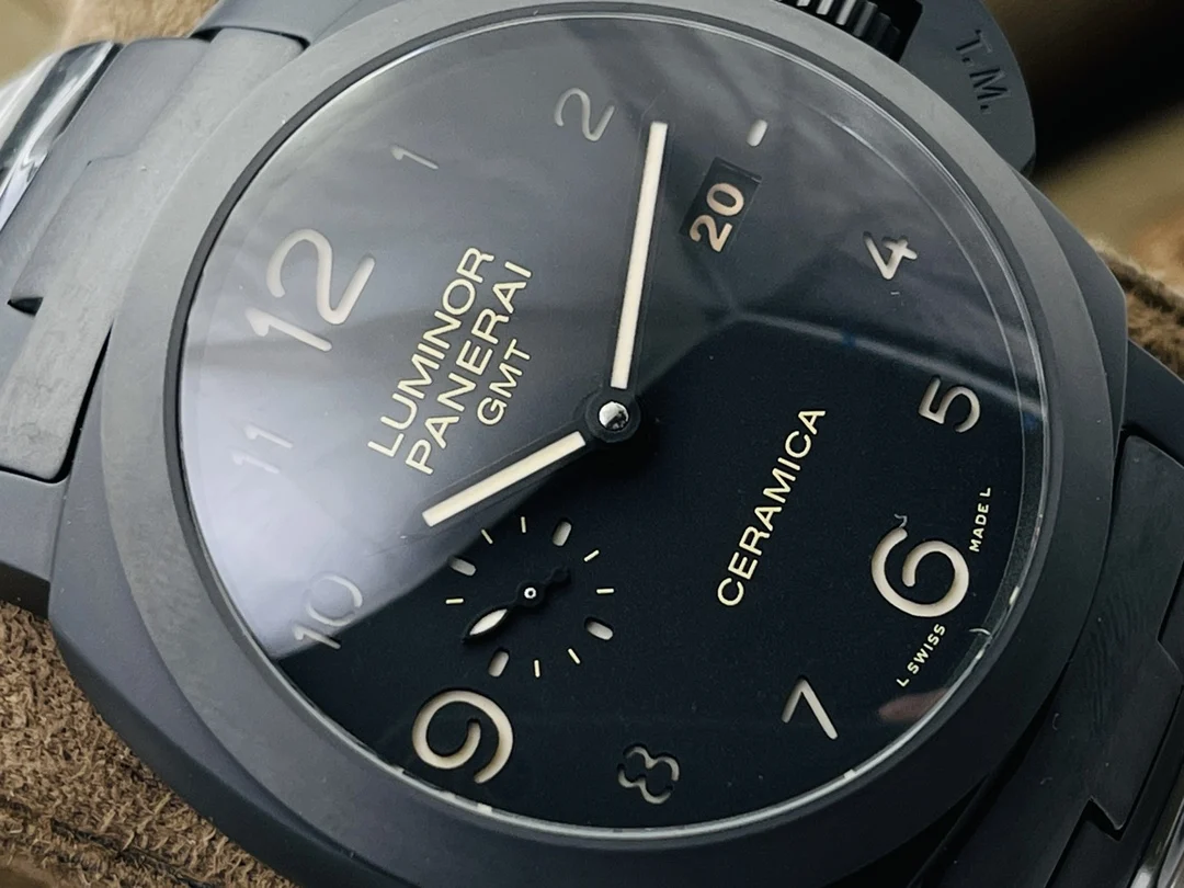 Panerai Carbon Diamond-Set — photographed off the sweep