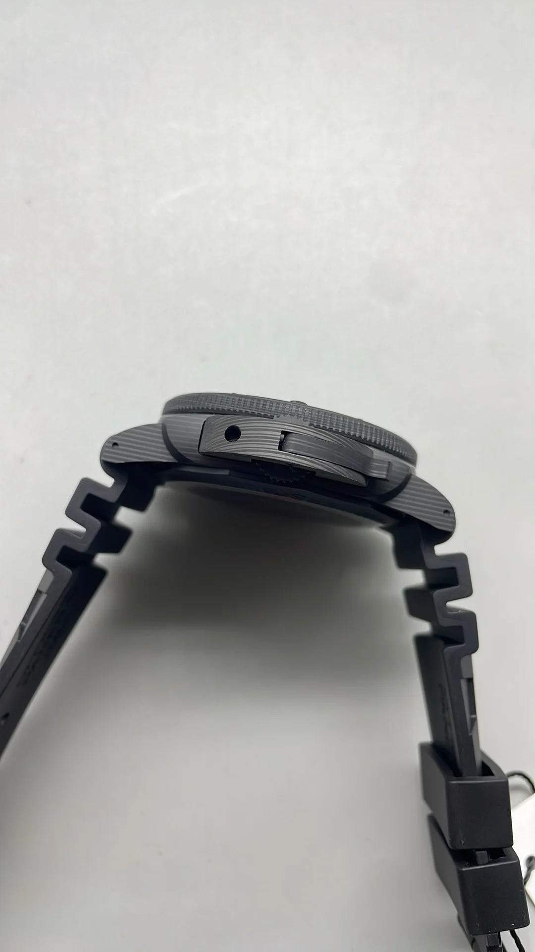Panerai Carbon PAM00960 — photographed off the sweep