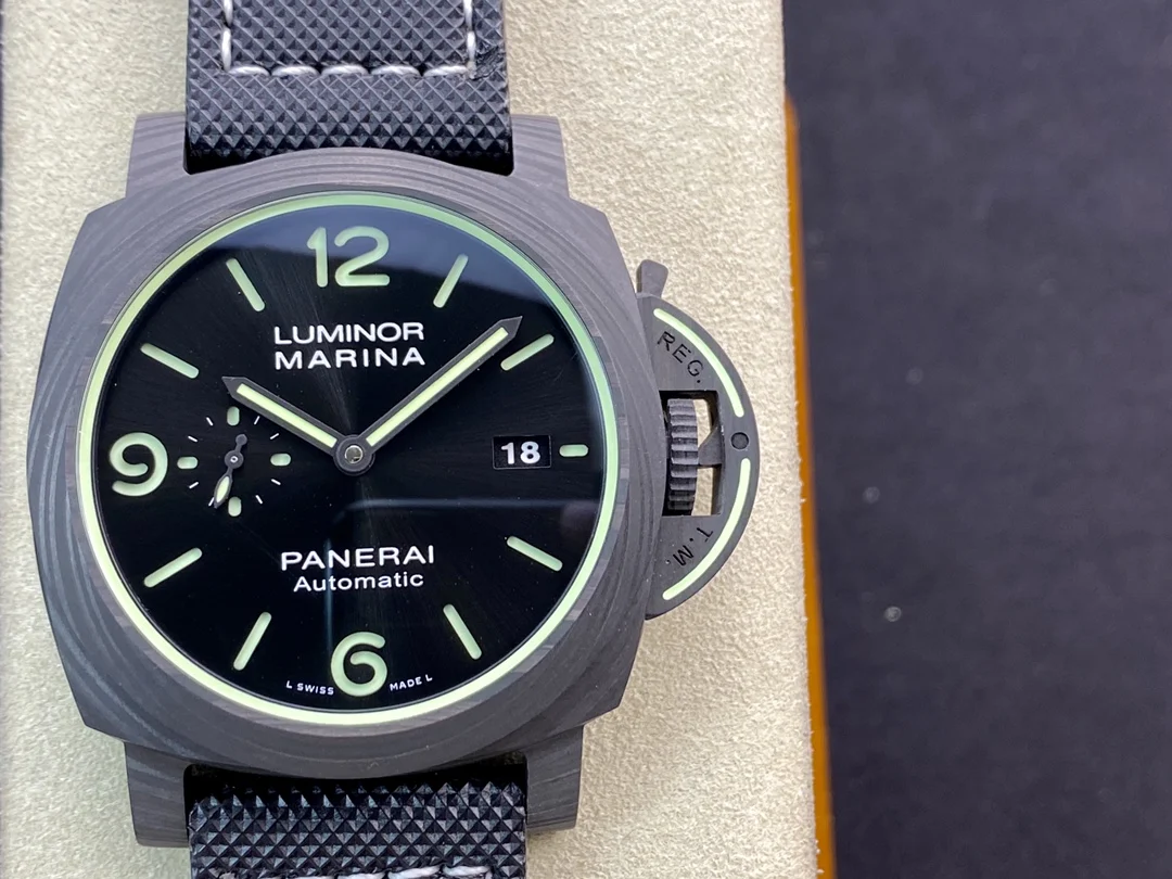 Panerai Carbon PAM01118 44mm