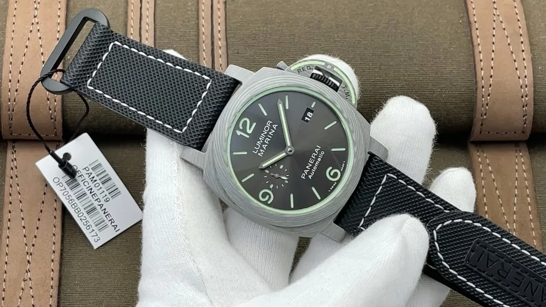 Panerai Carbon PAM01119 44mm