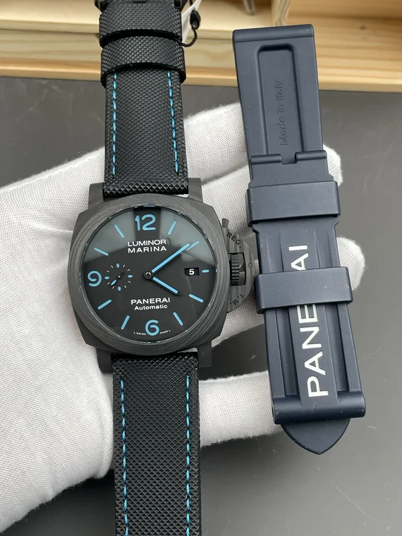 Panerai Carbon PAM01661
