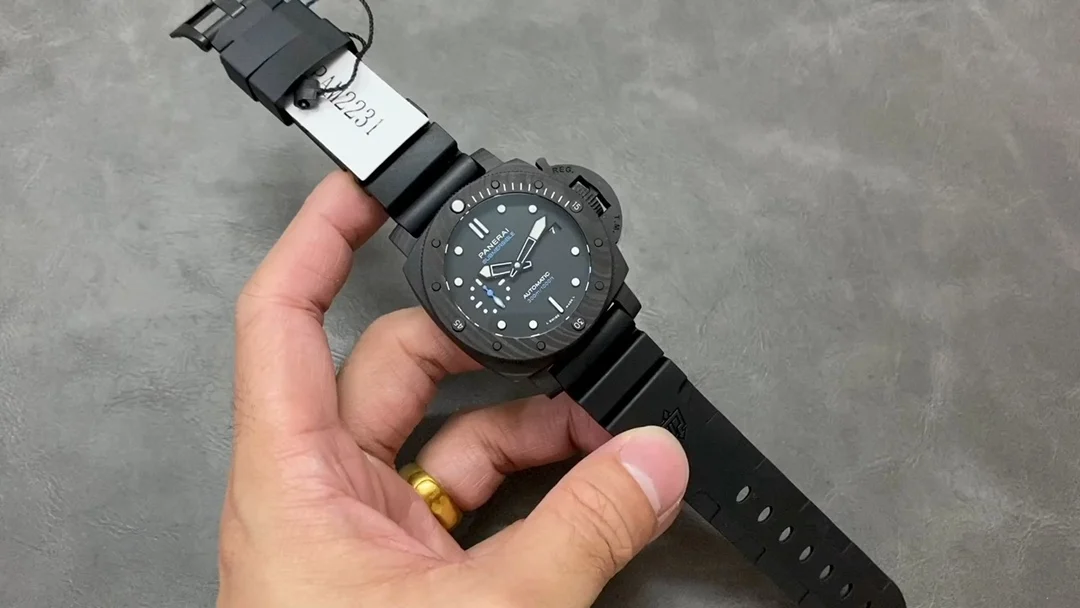 Panerai Carbon PAM02231 42mm