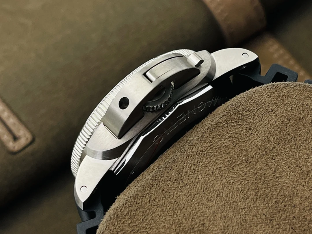 Panerai Ceramic 44mm — photographed off the sweep