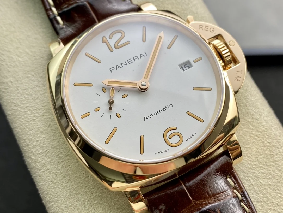 Panerai Luminor Due PAM01042 — photographed off the sweep