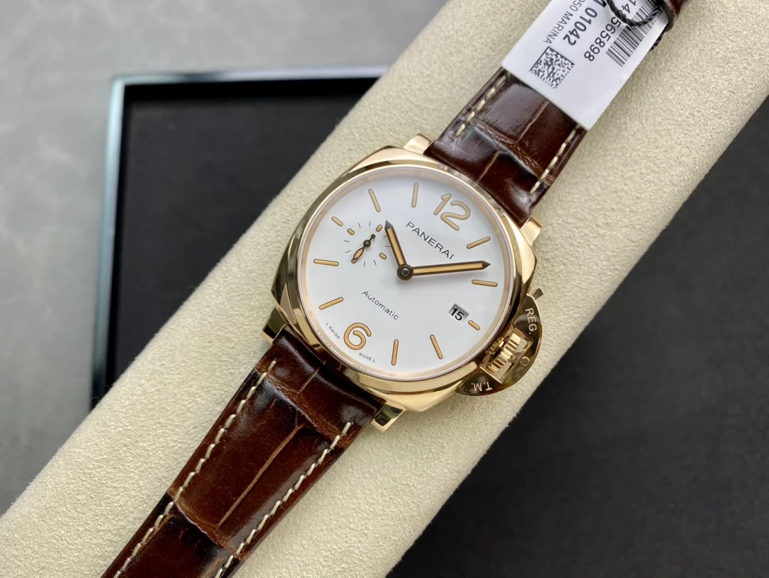 Panerai Luminor Due PAM01042 — photographed off the sweep