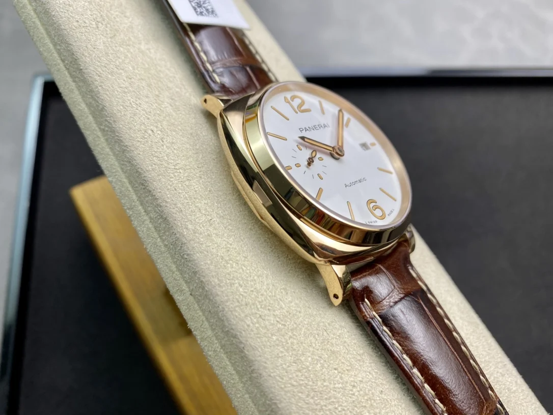 Panerai Luminor Due PAM01042 — photographed off the sweep