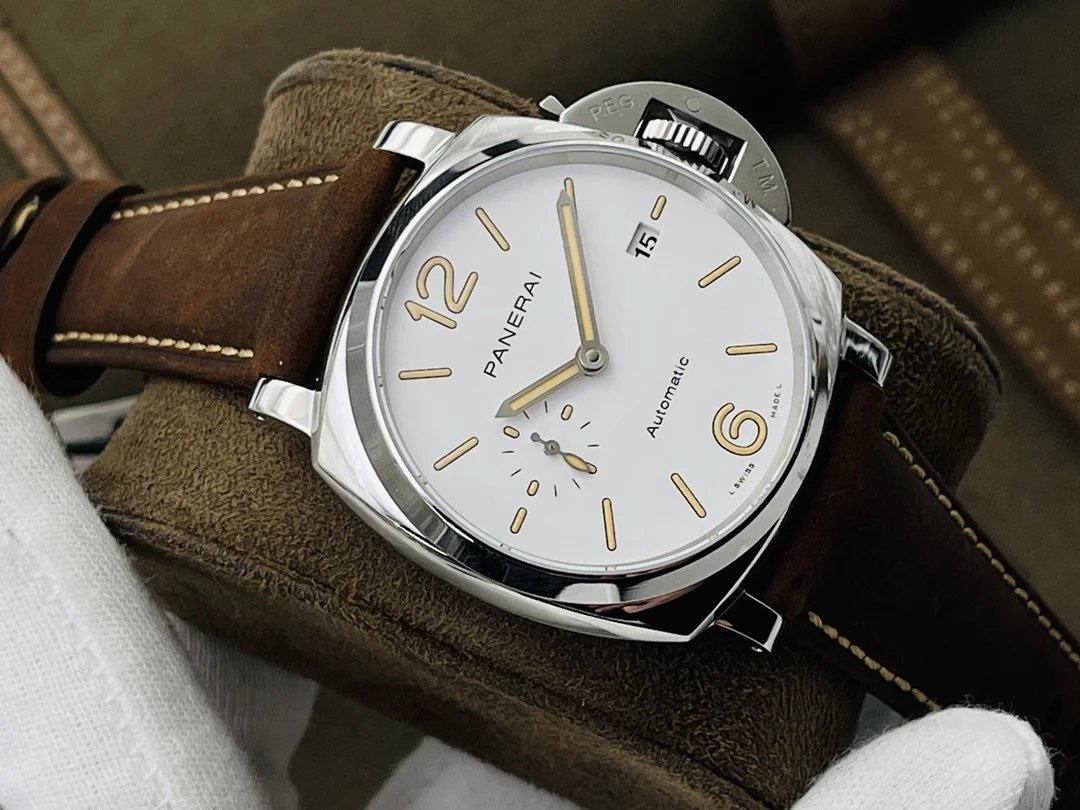 Panerai Luminor Due PAM01046 — photographed off the sweep