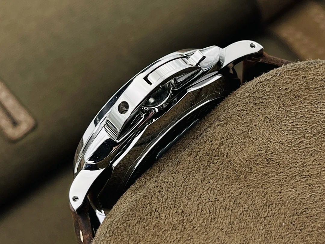 Panerai Luminor Due PAM01046 — photographed off the sweep
