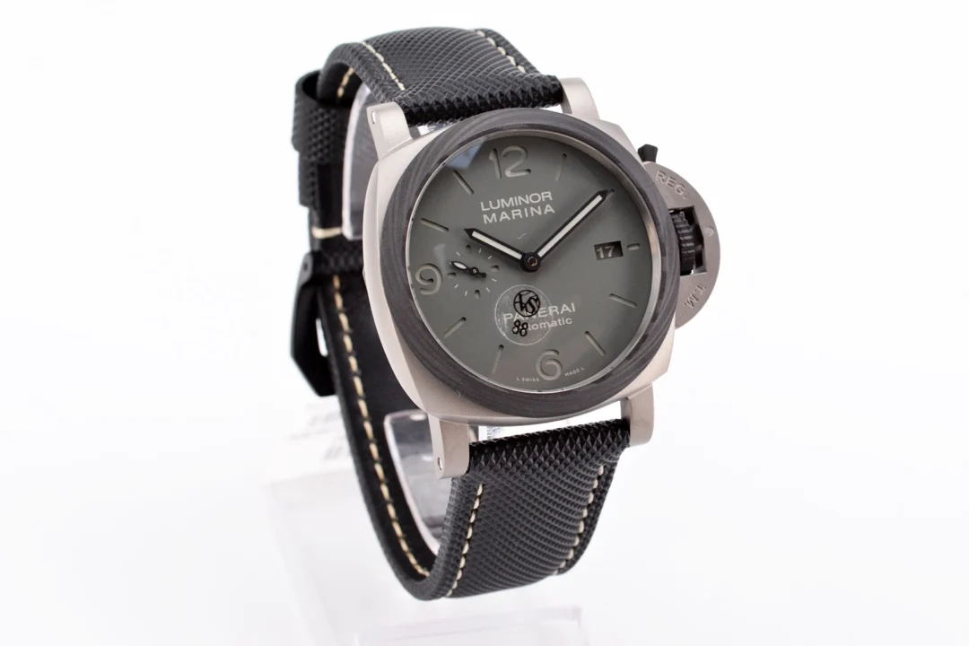 Panerai Luminor Marina Titanium Grey Dial 44mm — detail