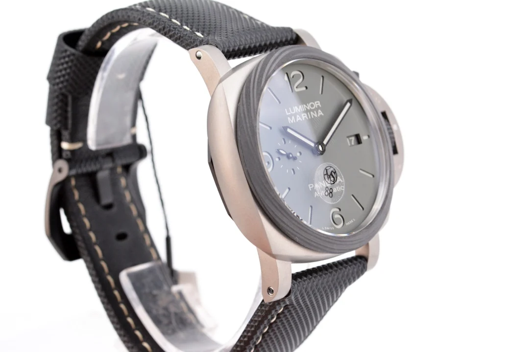 Panerai Luminor Marina Titanium Grey Dial 44mm — detail