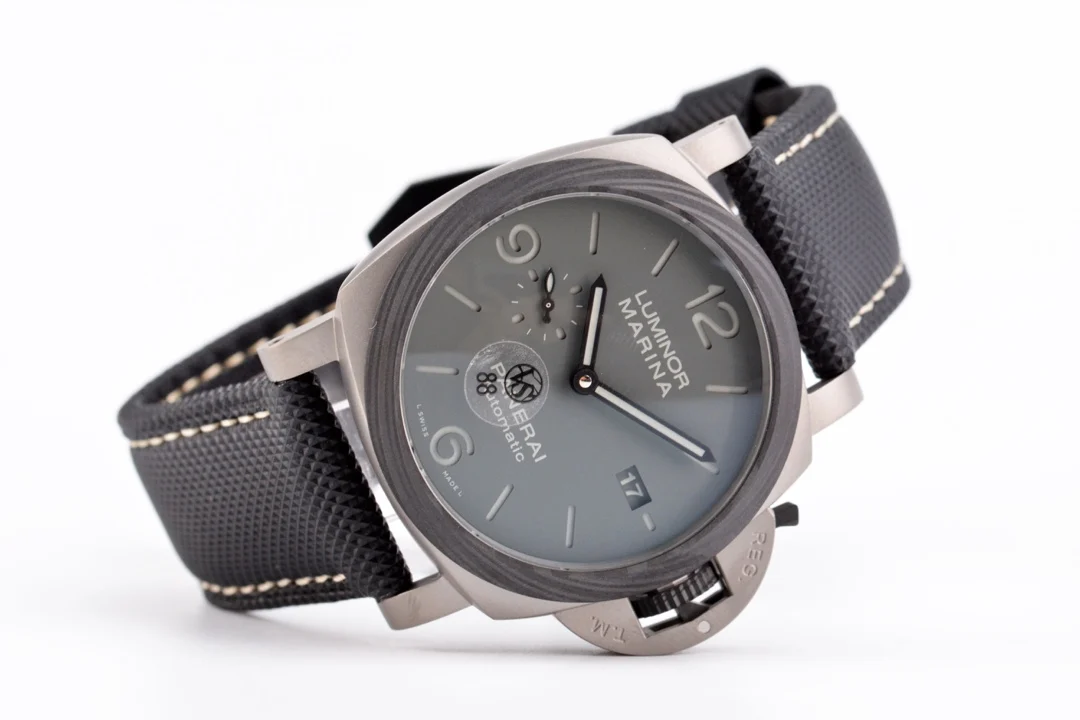 Panerai Luminor Marina Titanium Grey Dial 44mm — detail
