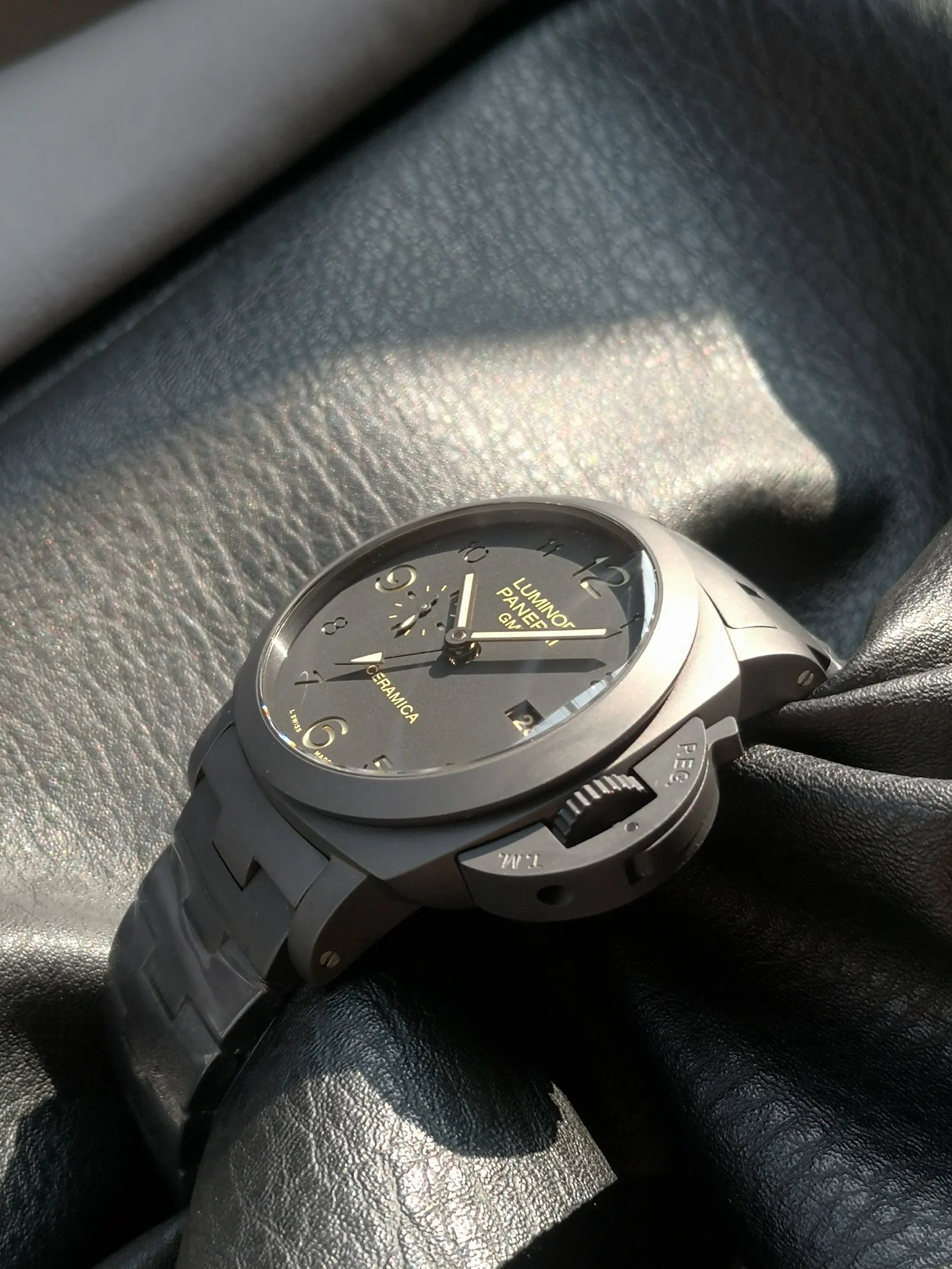 Panerai Luminor PAM00438 — photographed off the sweep