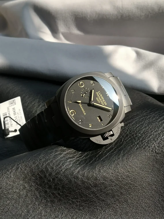 Panerai Luminor PAM00438