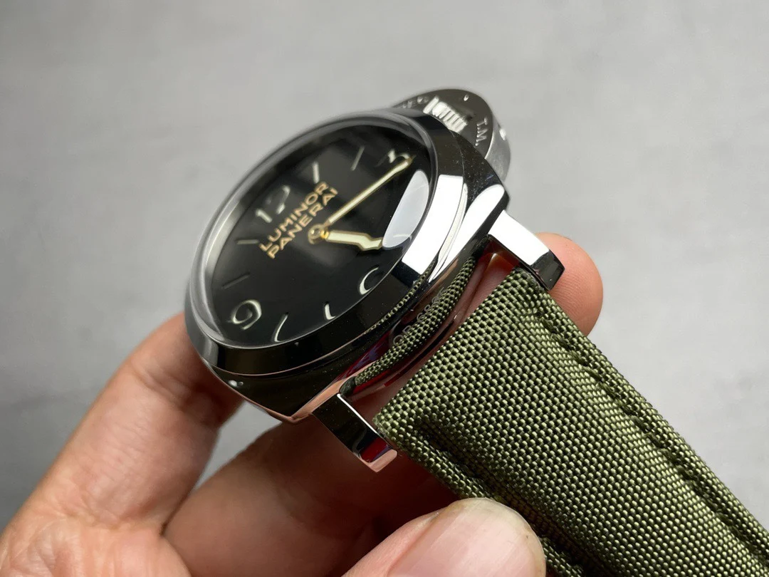 Panerai Luminor PAM00606 — photographed off the sweep