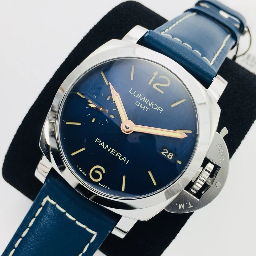 Panerai Luminor PAM00688 — photographed off the sweep