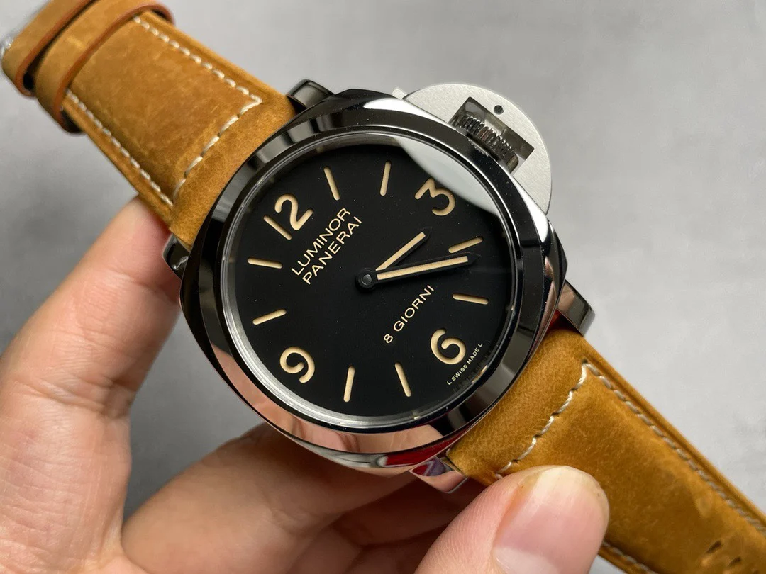 Panerai Luminor PAM00914 — photographed off the sweep