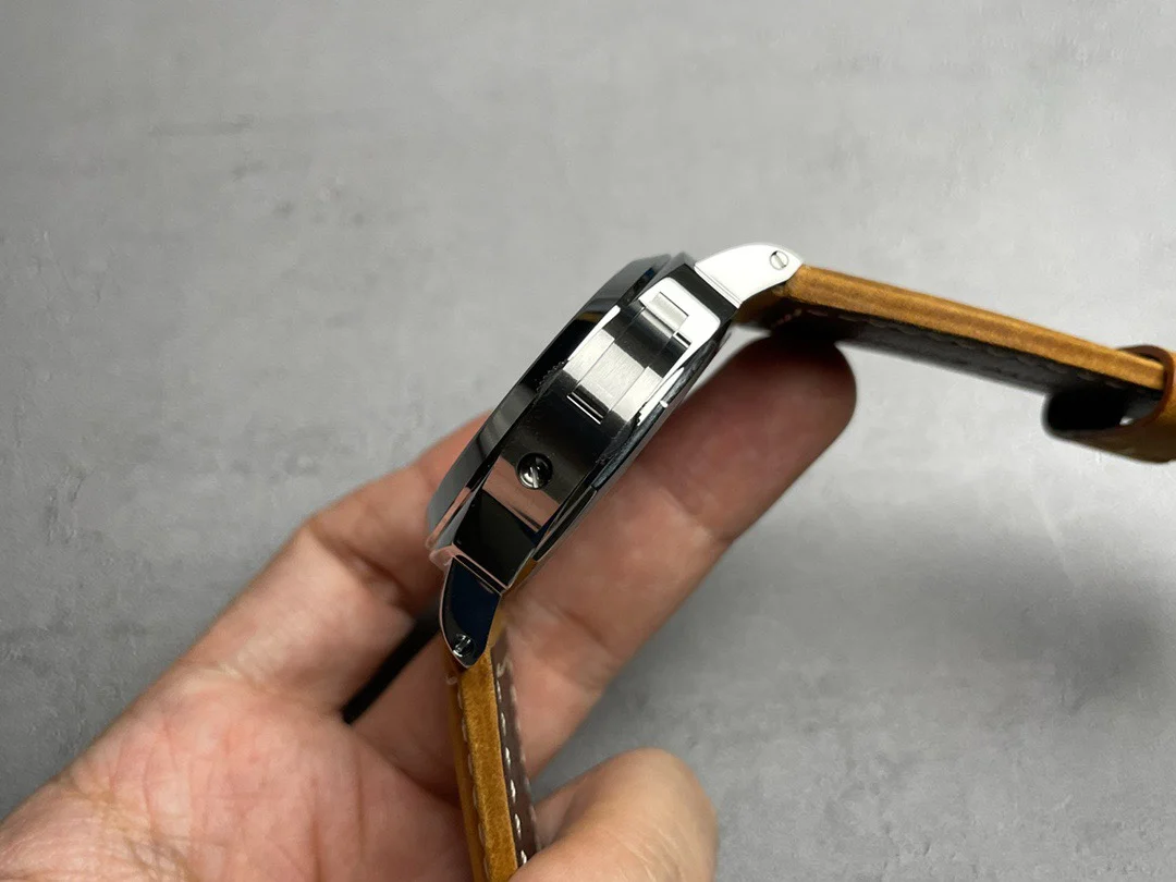 Panerai Luminor PAM00914 — photographed off the sweep