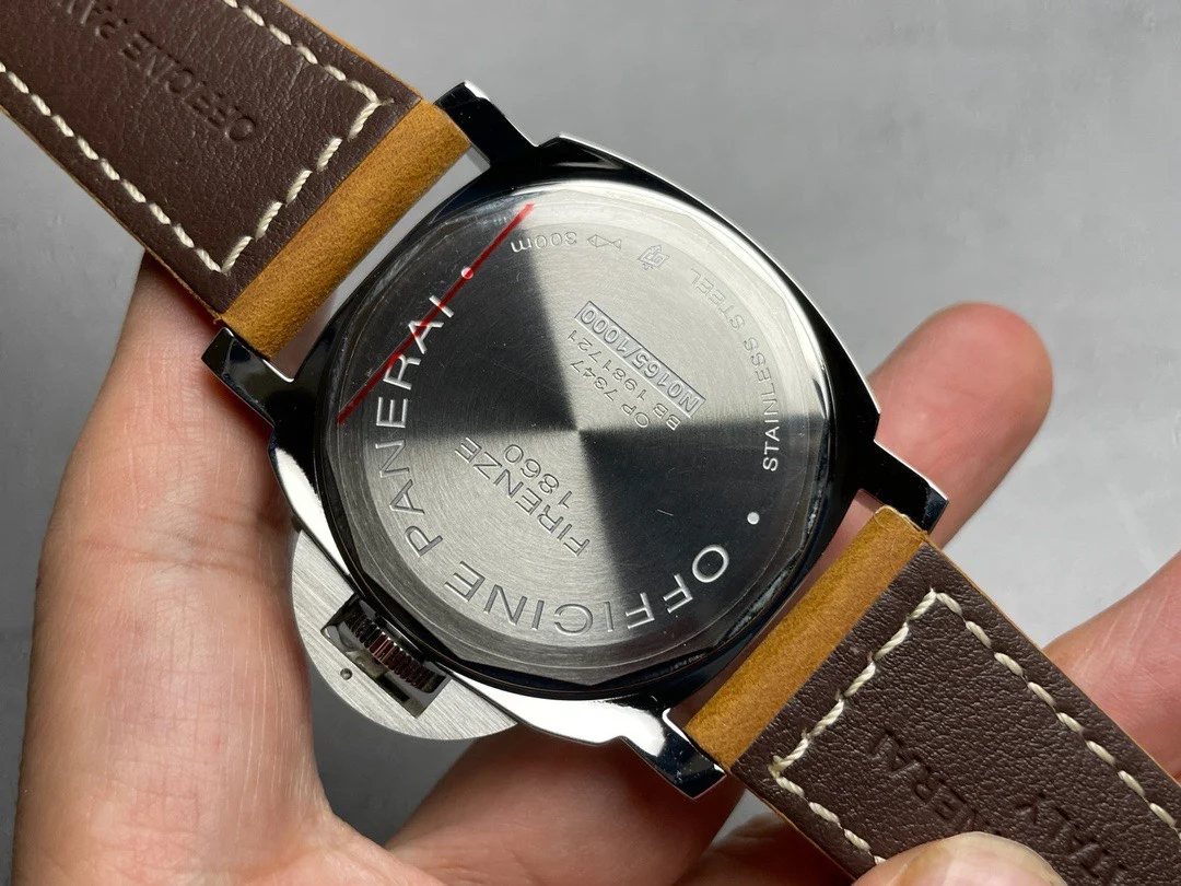 Panerai Luminor PAM00914 — photographed off the sweep