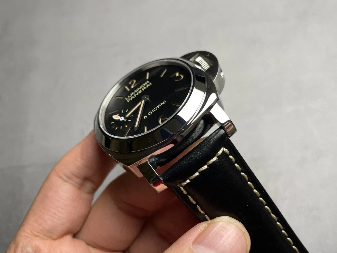 Panerai Luminor PAM00915 — photographed off the sweep