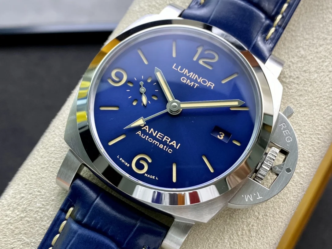 Panerai Luminor PAM01033 — photographed off the sweep