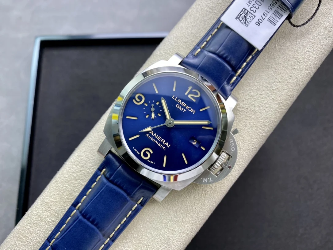 Panerai Luminor PAM01033 — photographed off the sweep