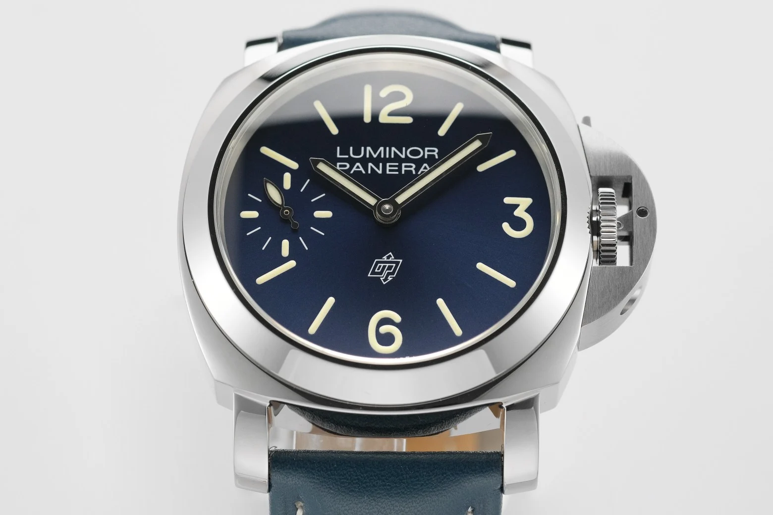 Panerai Luminor PAM01085 — photographed off the sweep