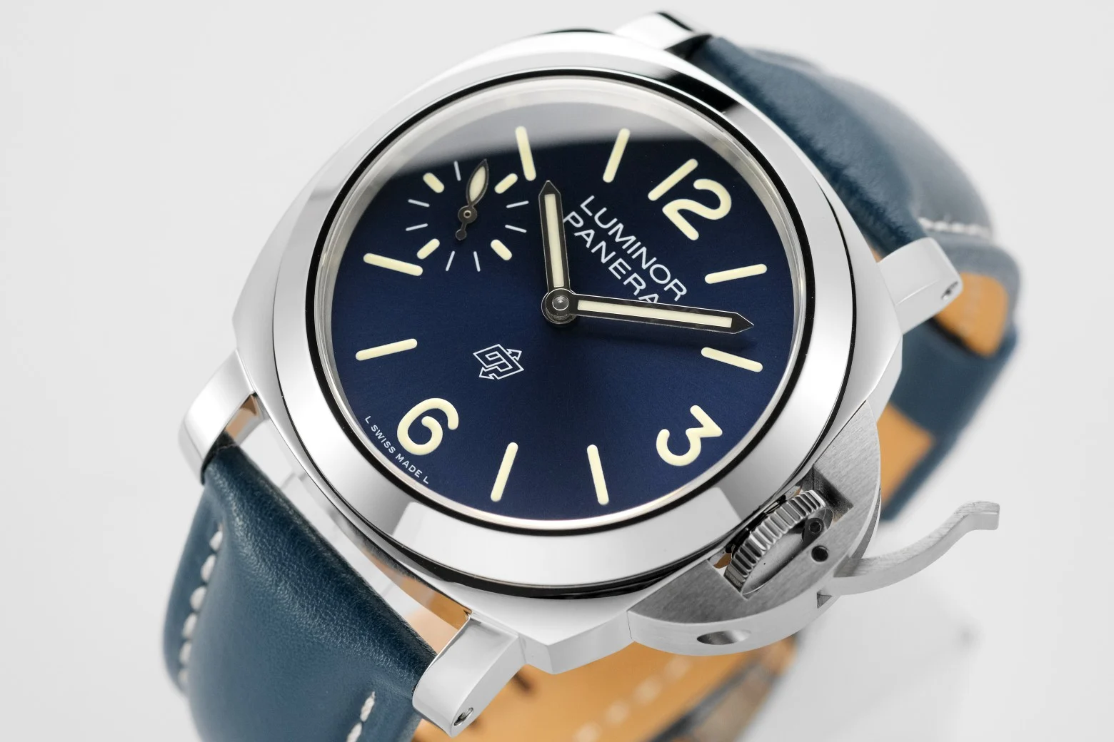 Panerai Luminor PAM01085 — photographed off the sweep