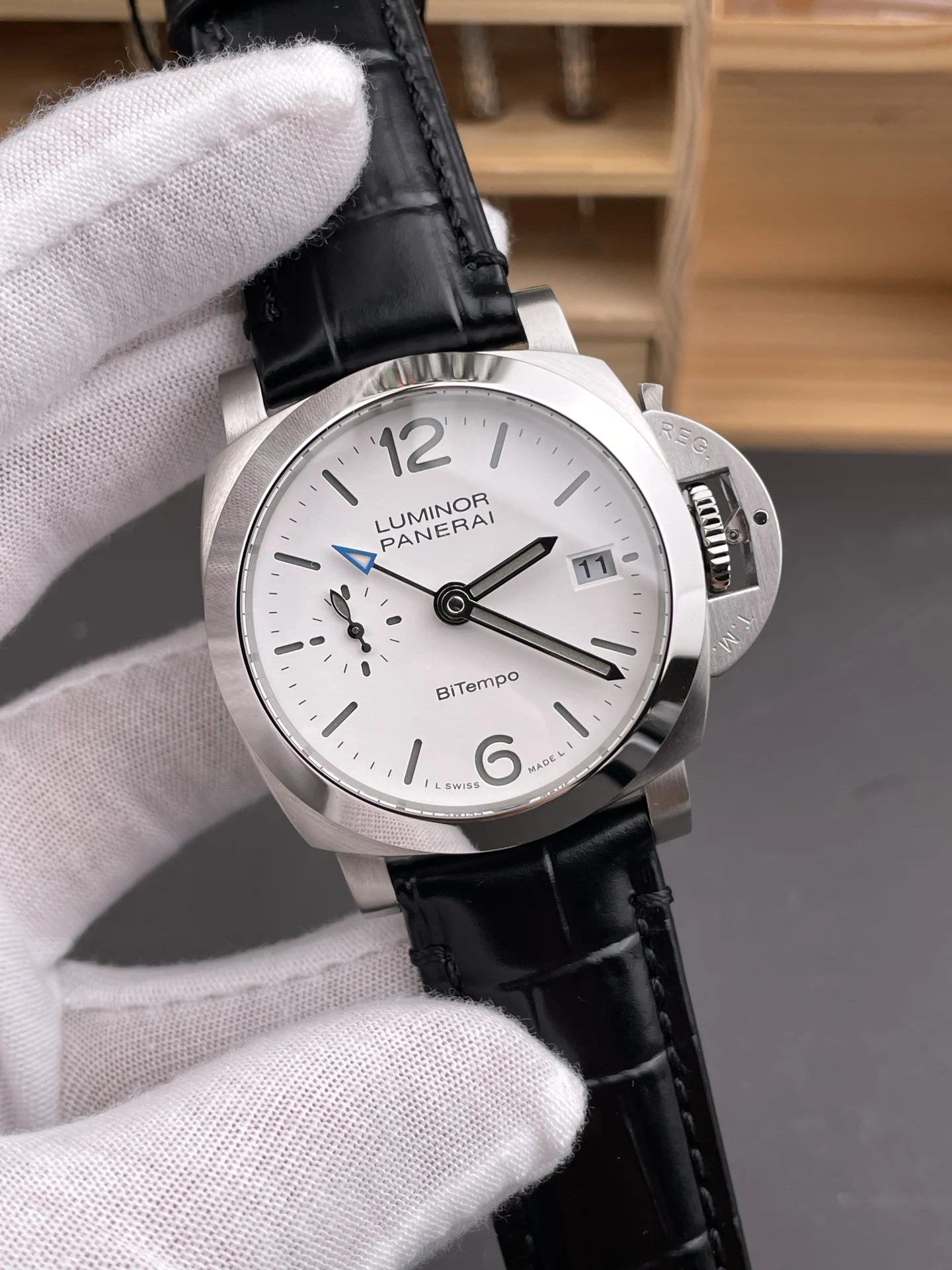 Panerai Luminor PAM01367 40mm — photographed off the sweep