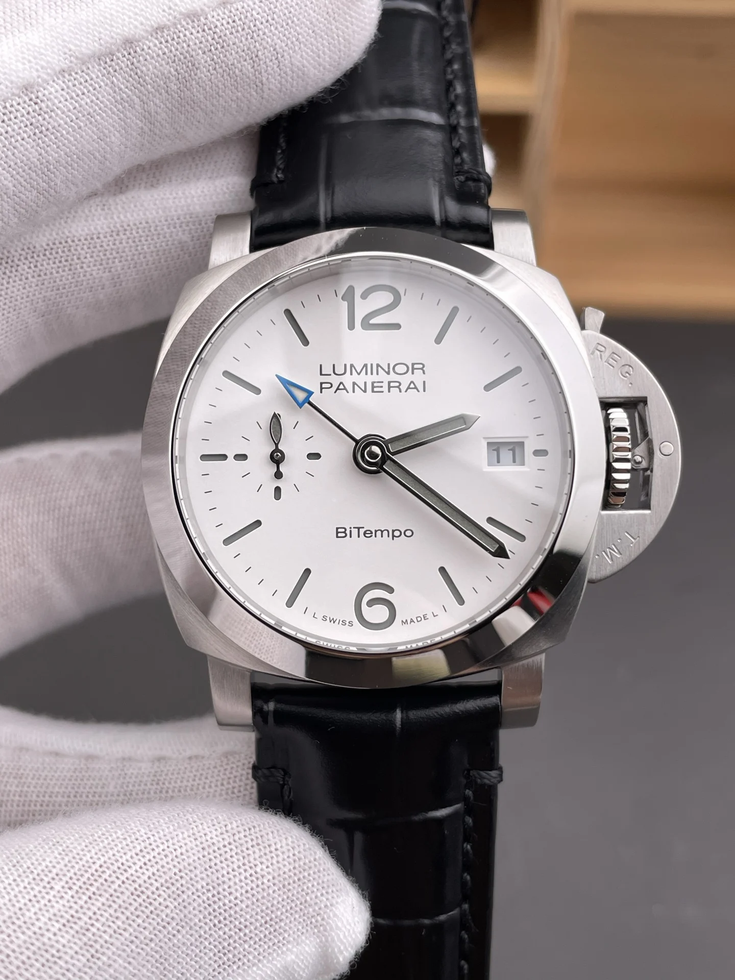 Panerai Luminor PAM01367 40mm — photographed off the sweep